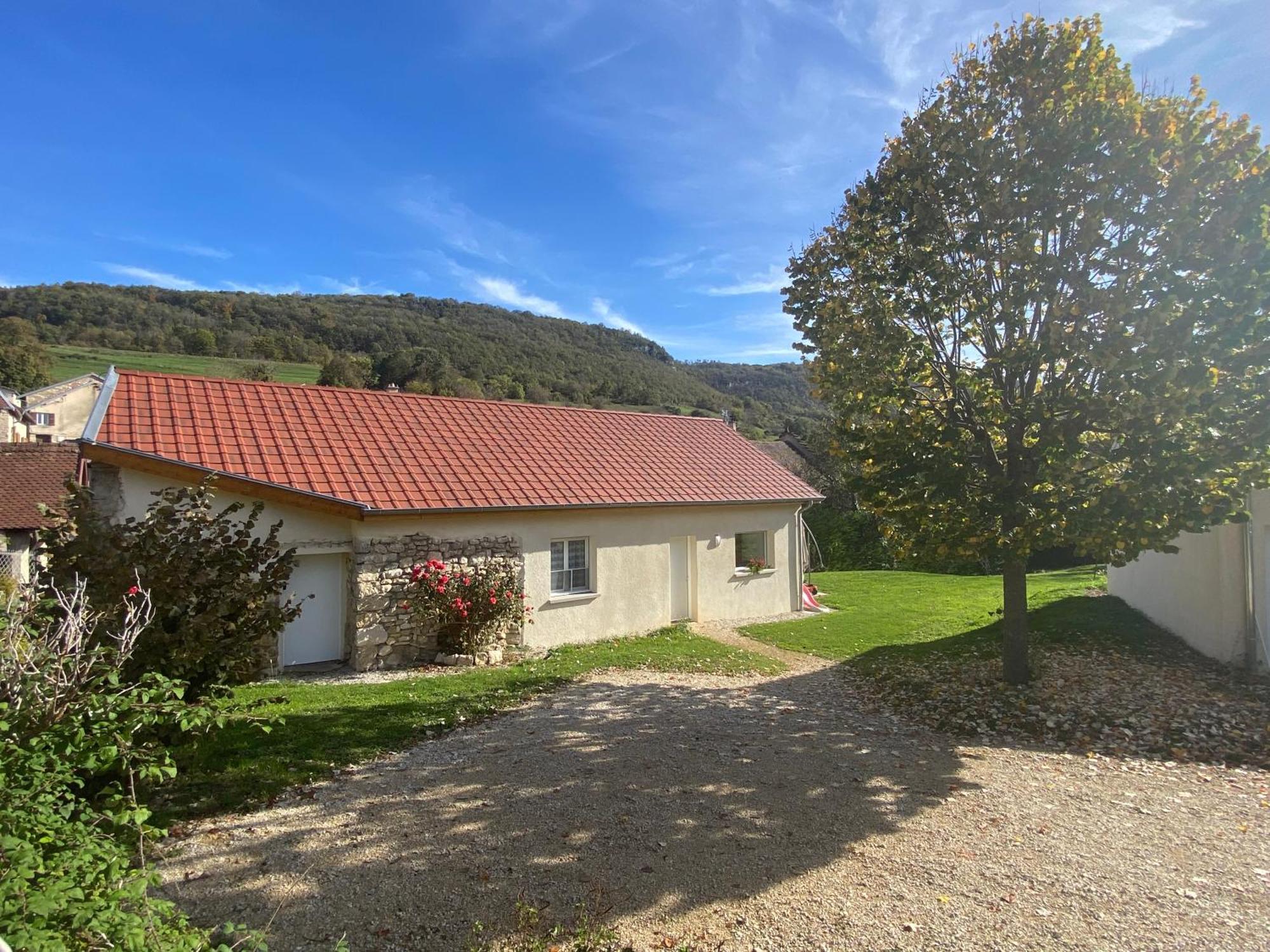 Au Moryllon Villa Lompnas Exterior photo